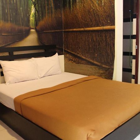 Lawaka Hotel Ampana Kültér fotó