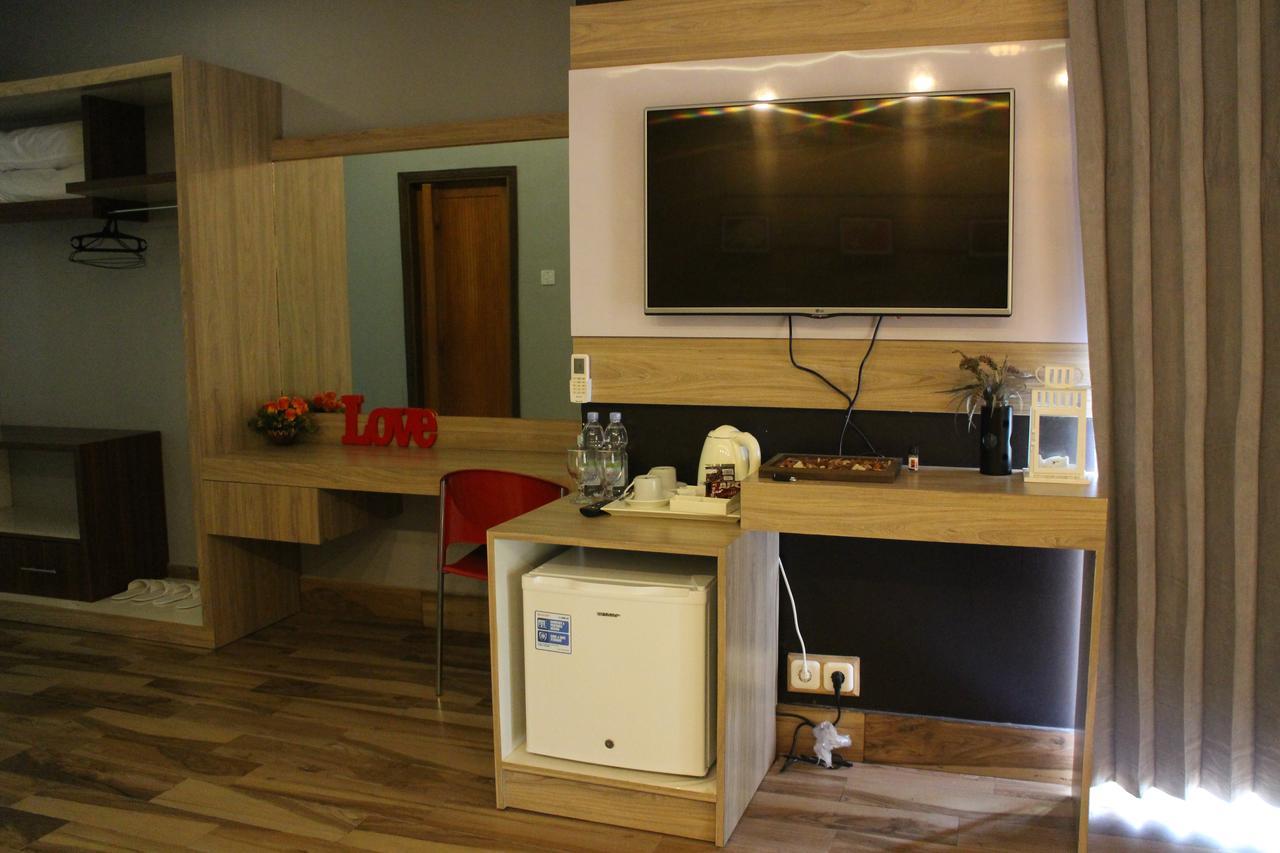 Lawaka Hotel Ampana Kültér fotó