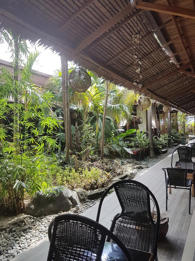 Lawaka Hotel Ampana Kültér fotó