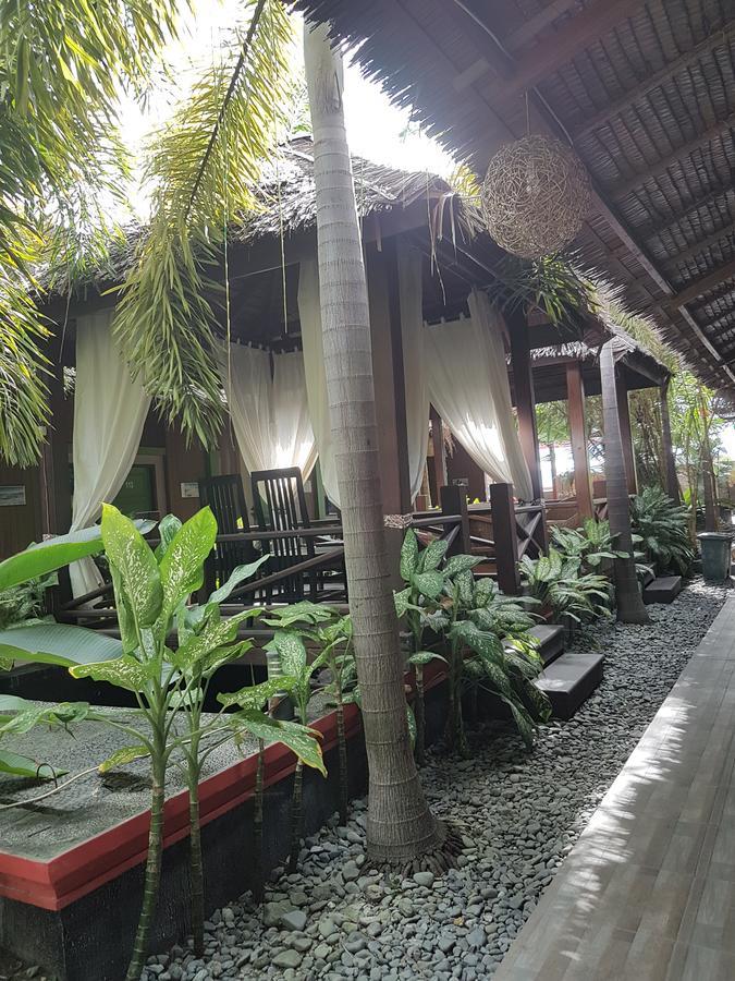Lawaka Hotel Ampana Kültér fotó