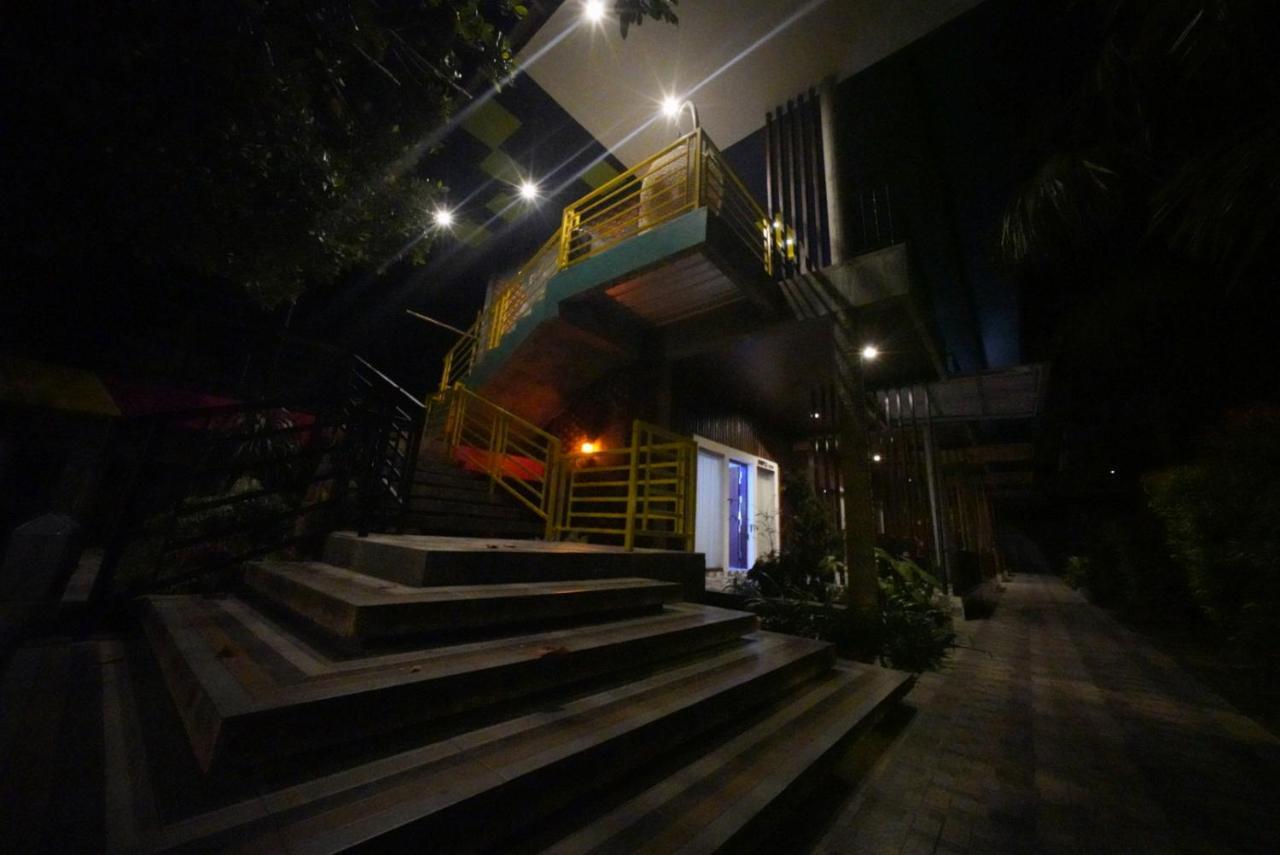 Lawaka Hotel Ampana Kültér fotó